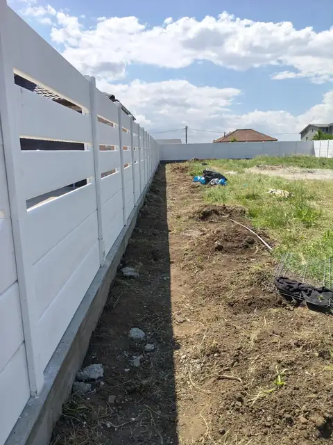 Customer photo no. 1: Konkret Line fence (Google review)