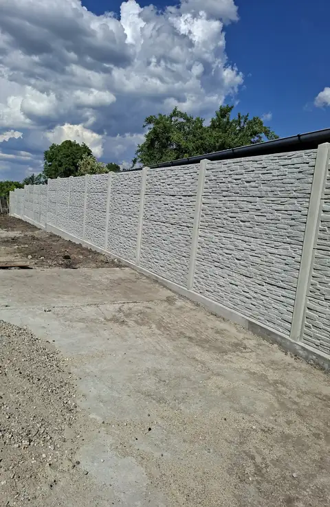Customer photo no. 2: Konkret Line fence (Google review)