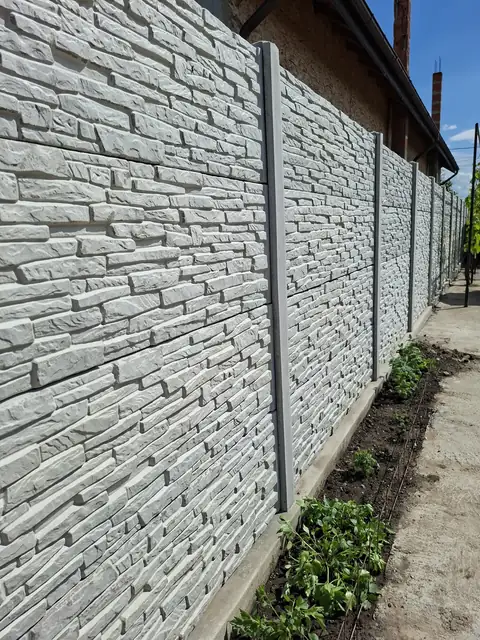 Customer photo no. 3: Konkret Line fence (Google review)