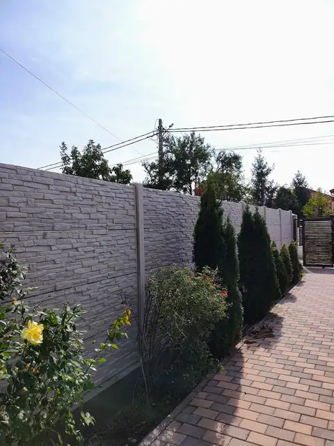 Customer photo no. 11: Konkret Line fence (Google review)