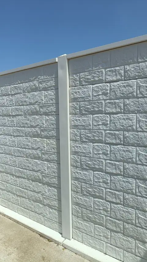Customer photo no. 15: Konkret Line fence (Google review)