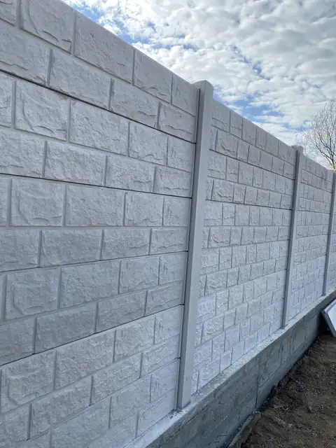 Customer photo no. 25: Konkret Line fence (Google review)
