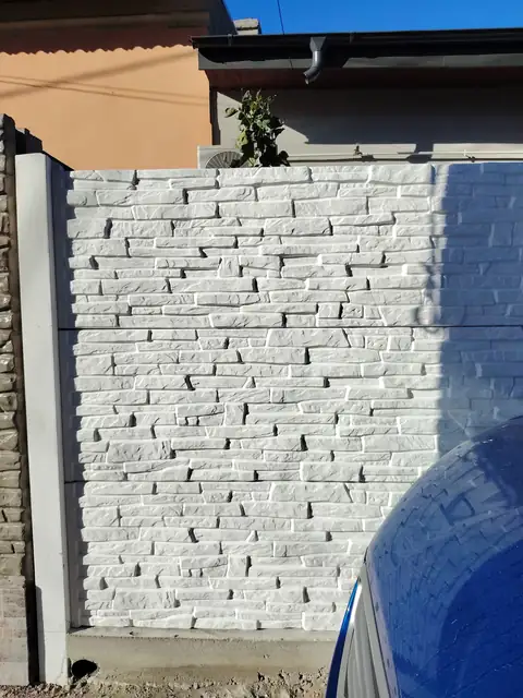 Customer photo no. 27: Konkret Line fence (Google review)